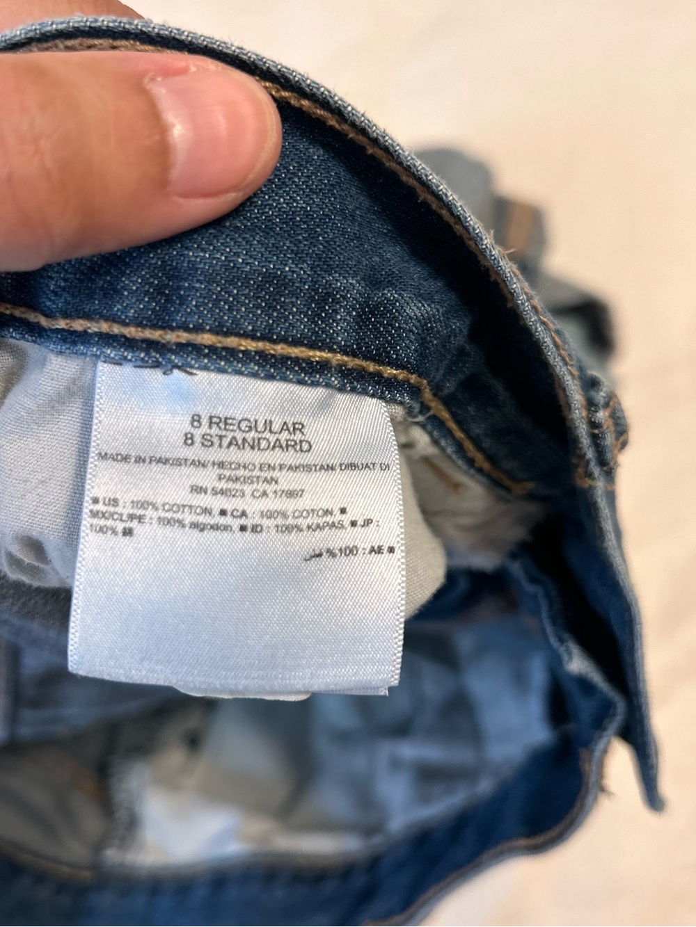 Old Navy Boyfriend Denim Distressed Cuffed Shorts Women's 8 Regular - Picture 4 of 7